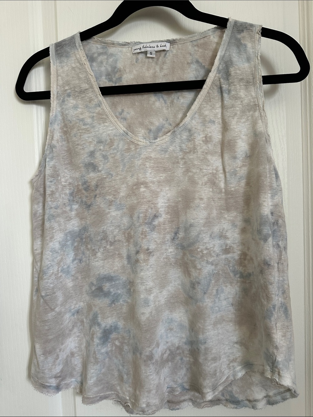 Joung fabulous and broke Women's Blue and Cream Tie-Dye linen Scoop Tank